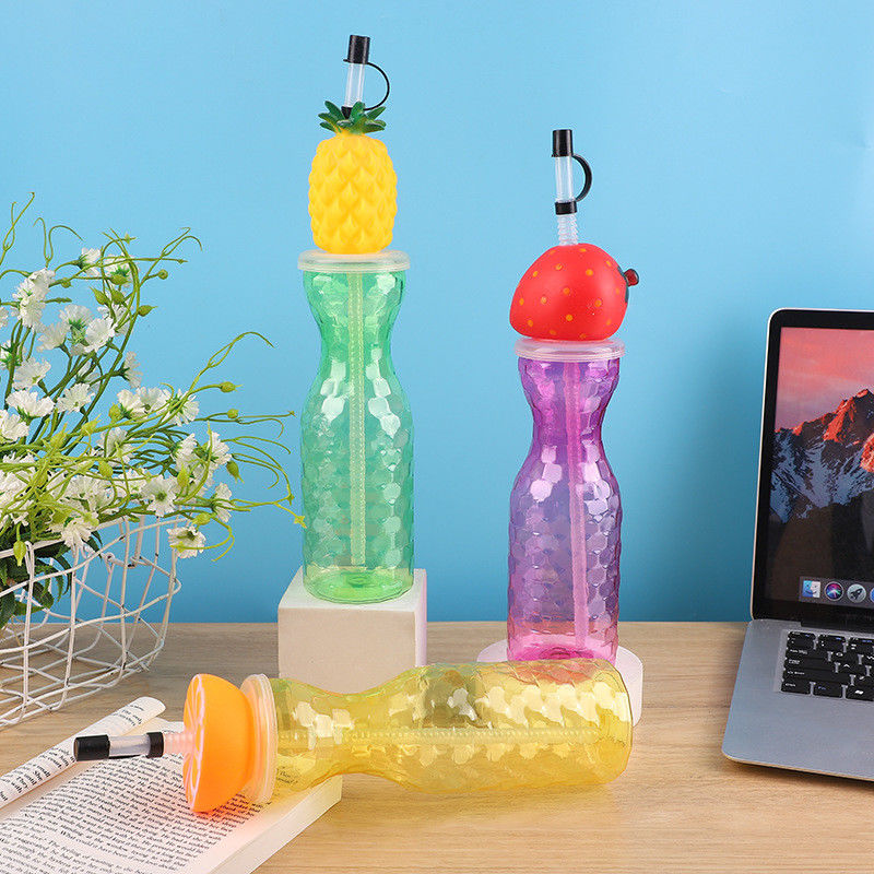 カスタマイズされたプラスチックフルーツ形カップとストローミルクティーカップ ポータブルジュースボトル