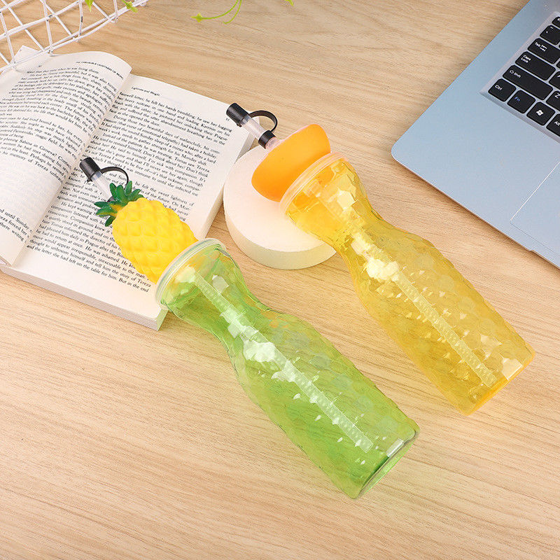 カスタマイズされたプラスチックフルーツ形カップとストローミルクティーカップ ポータブルジュースボトル