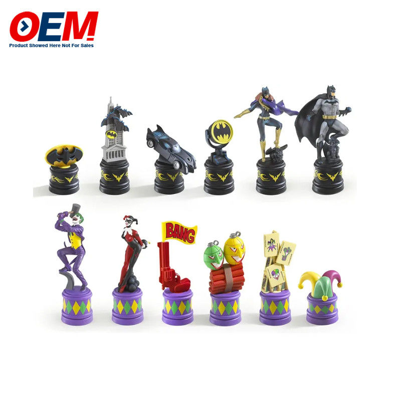 カスタマイズされたPVCプラスチックキャラクターチェスセット OEMフィギュア チェス盤セット 面白いチェスおもちゃ