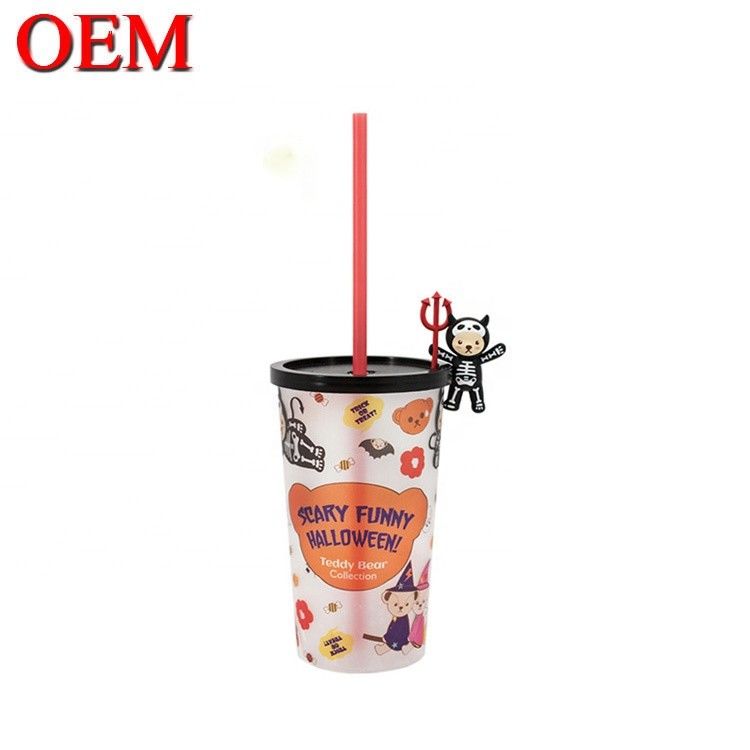 カスタムフィギュア ダブルウォール プラスチックストローカップ 再利用可能な水カップ OEM プラスチック玩具工場