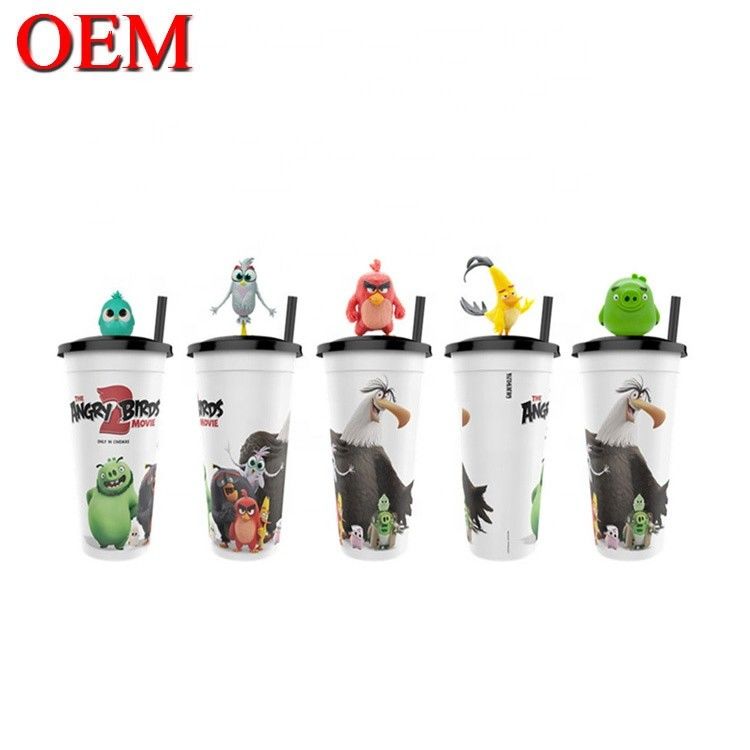 カスタムフィギュア ダブルウォール プラスチックストローカップ 再利用可能な水カップ OEM プラスチック玩具工場
